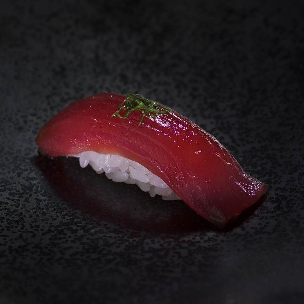SashimiGalore's tweet photo. Lean on me. I'll be your friend, I'll help you carry on. 🎶 #akami #leantuna #sushi #omakase #chicagofoodauthority #… https://t.co/eCdYdnopEl