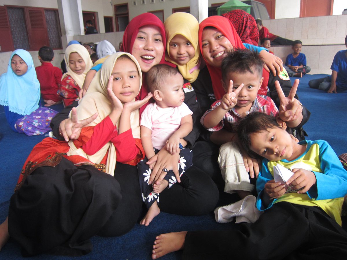 Liat ni kakak dari HMJ HIMAGRO yg kece abis sama adik2 yg imutt...