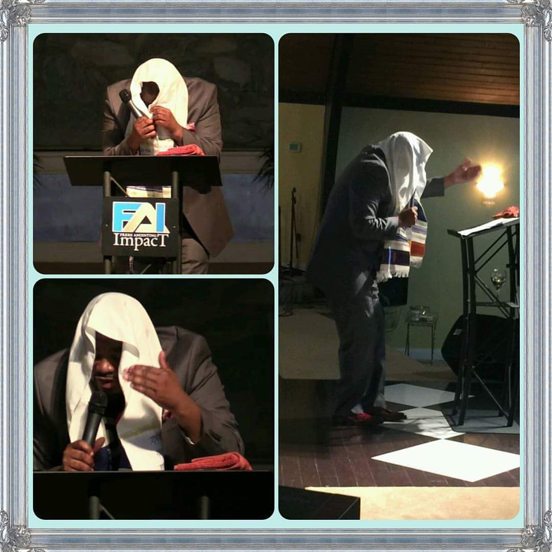 pastorjdunn's tweet photo. Teaching on having a #prayercloset #tallit #prayershawl #prayerwarrior #Failove #jonathandunnministries https://t.co/OM0F7dzgle