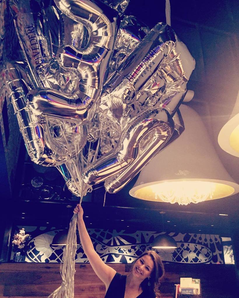 AndazAMS's tweet image. You can never have enough 🎈#whenthepartiesover #letsownthenight #bartenderbreakfast bit.ly/1Tt3hGE