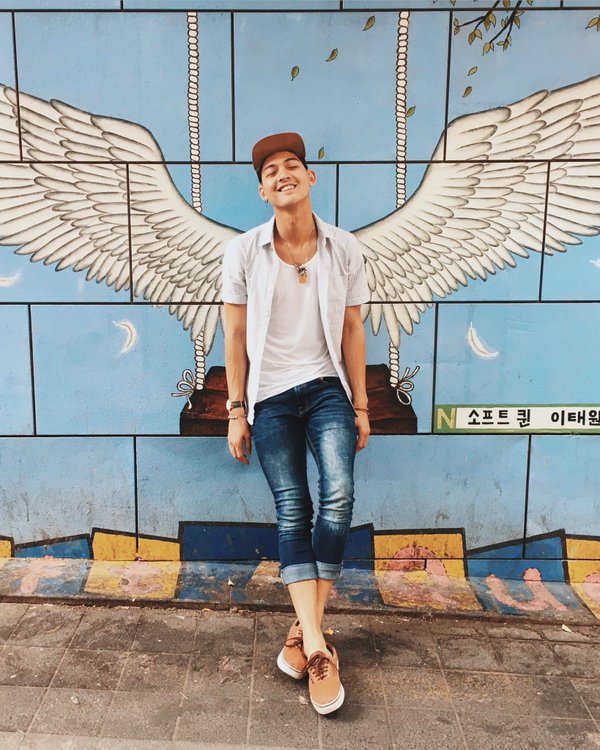 242_teejay's tweet photo. Anyone need a guardian angel ? 😇 https://t.co/xCdzNqLDuH