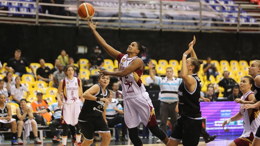 AdrenalinaBrava's tweet photo. Venezuela sorprendió a la Albiceleste 71x67 https://t.co/MvaYplsftV #SudamericanoFemenino #Baloncestofemenino #Fibas https://t.co/wnHOhaHQzp