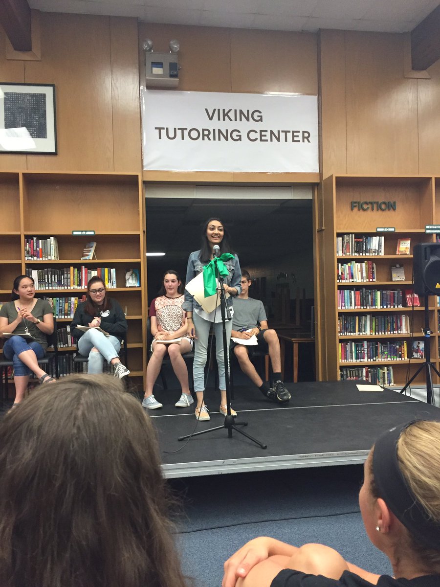 AggieBielinski's tweet photo. #WriteNite2016 was a success! loved seeing all of my talented friends 💕 https://t.co/w3KfS7w4Ae
