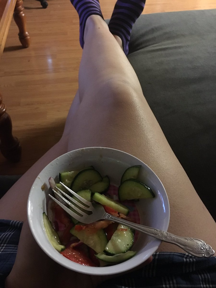 MySkinnyDiary1's tweet photo. So hard not to binge. Even on healthy stuff. Ugh. But look at my leggggsss https://t.co/3Ok4tgwJpc