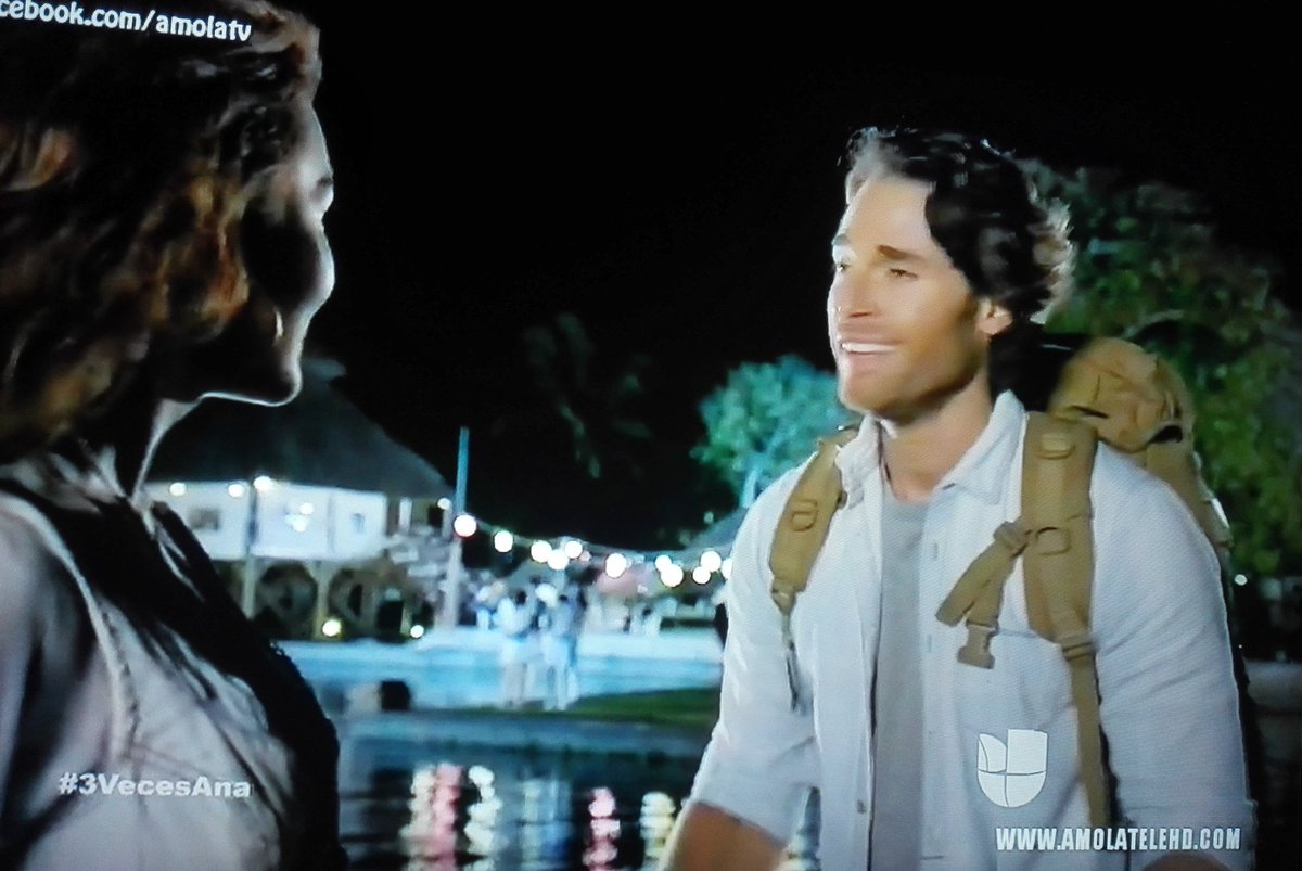 TVSERIESCINEFAN's tweet photo. #3VecesAna Mágico y emocionante 1er encuentro entre Ana Lucía y Santiago @Anboy88 y @sebastianrulli https://t.co/6IXzjfNEQX