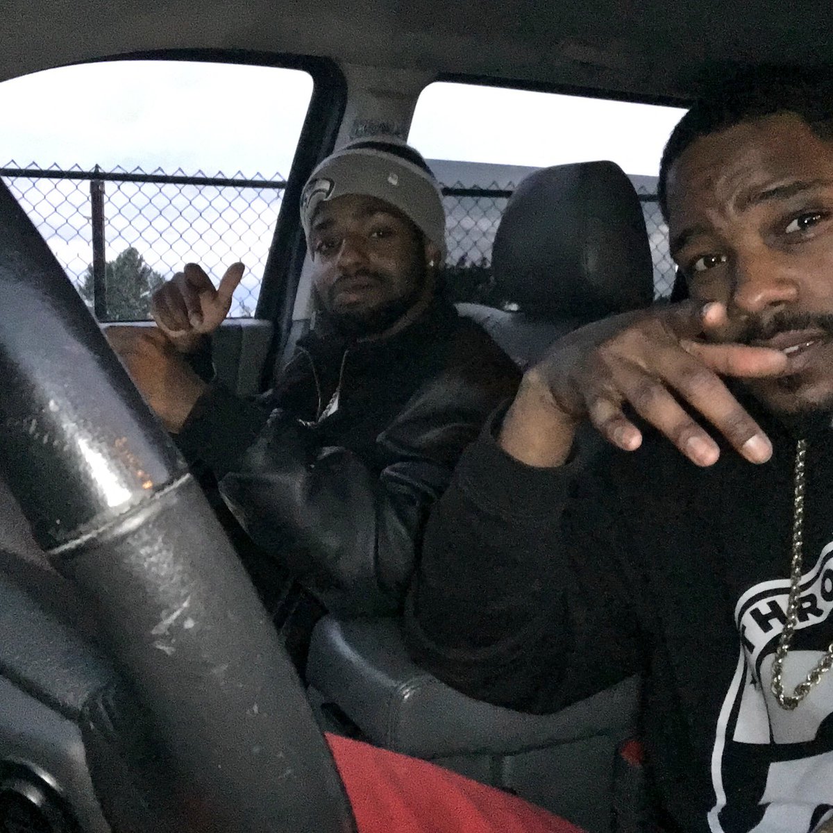 Josh_Brown206's tweet photo. Wit my left hand man TF SHIT https://t.co/L76HzH26Vg