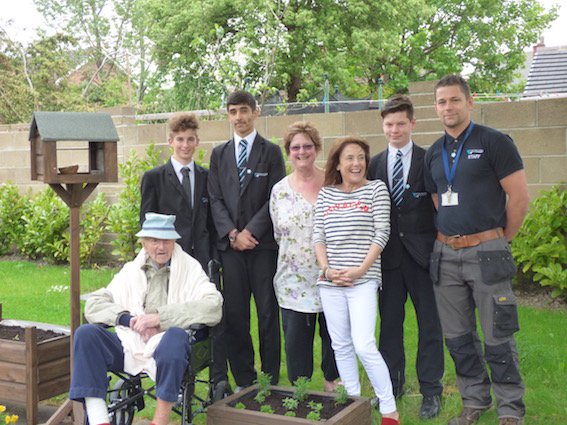 .<a href="/T_S_L_A/">TESLA SALES REP (UTAH)</a> students build planters for Sth Lds Independence Ctr <a href="/LCHNHSTrust/">LCH NHS Trust</a> <a href="/BetterLivesLDS/">Better Lives Leeds</a> southleedslife.com/academy-studen…