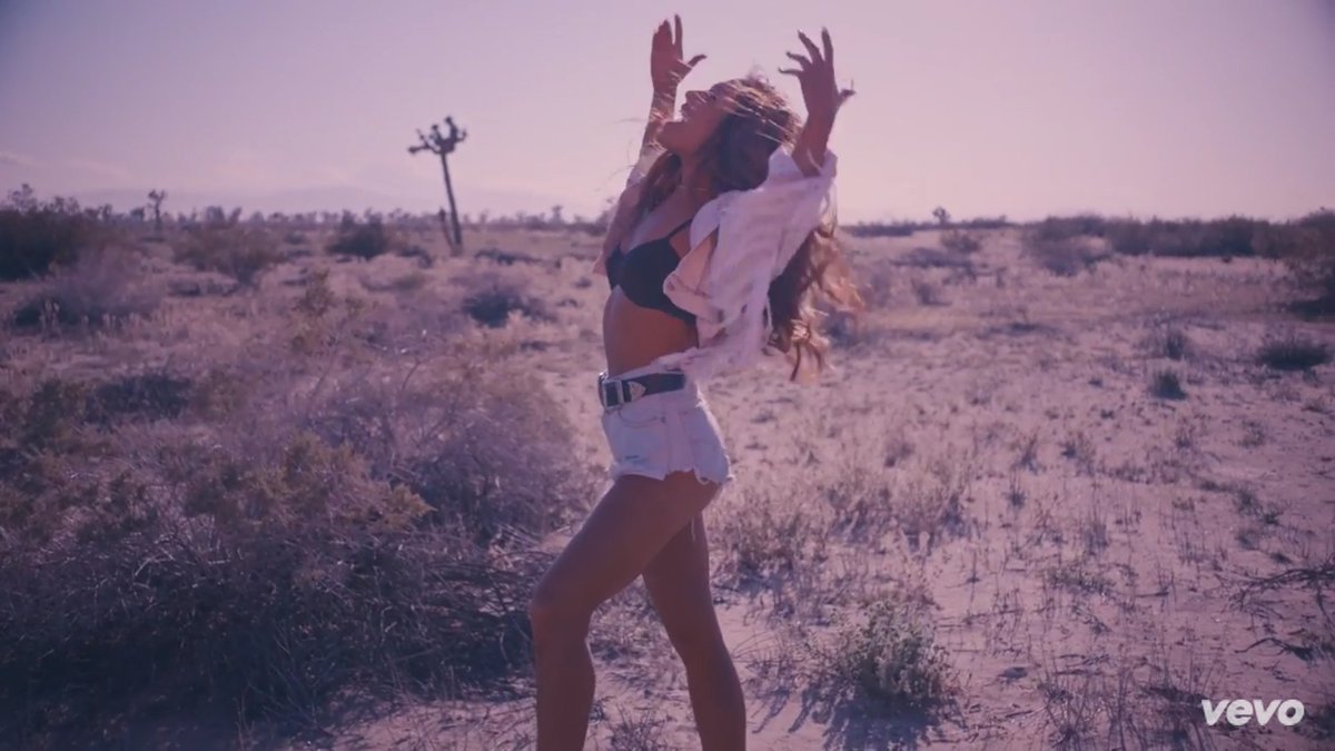 leslyf2000's tweet photo. @ArianaGrande l love youuuuuuuuu♡ #IntoYouTonight #IntoYouMusicVideo #IntoYou https://t.co/BdtMWDv7cC