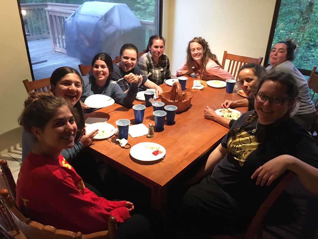 datcampus's tweet photo. Mac N' cheese, Torah Bowl, and journaling. A great way to end a day on immersion. https://t.co/rgESJIIYYT