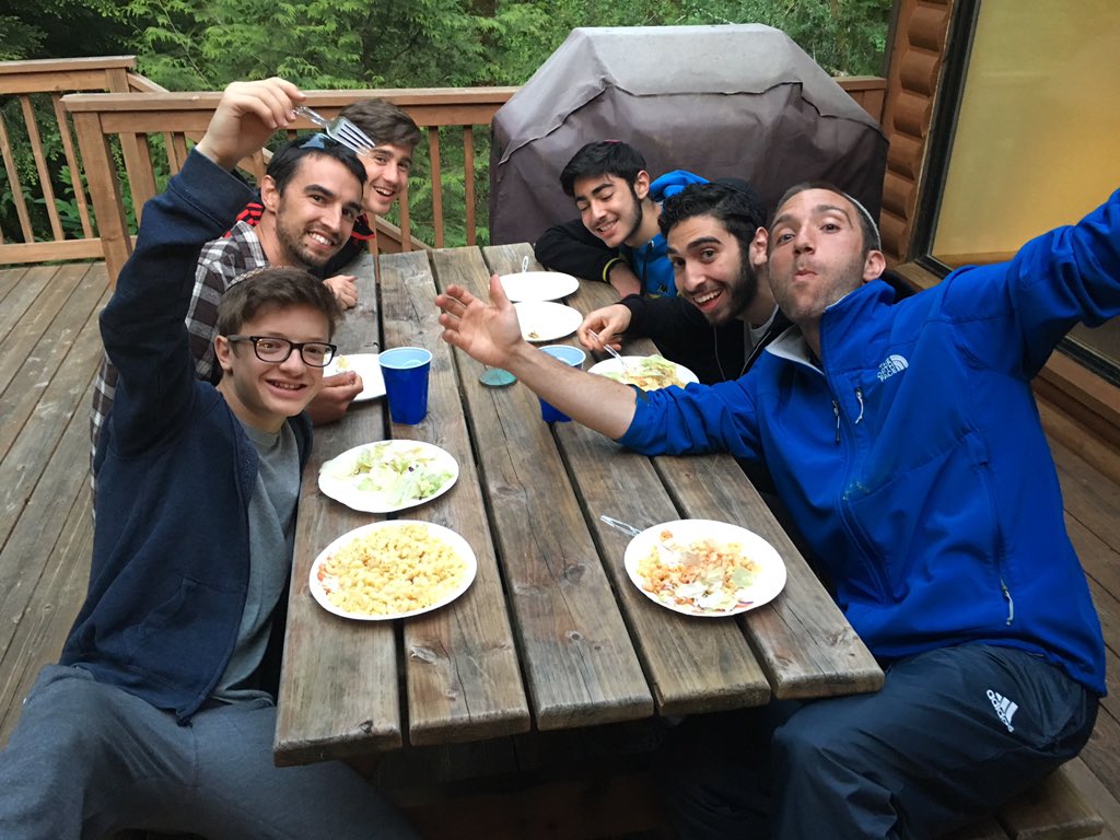 datcampus's tweet photo. Mac N' cheese, Torah Bowl, and journaling. A great way to end a day on immersion. https://t.co/rgESJIIYYT