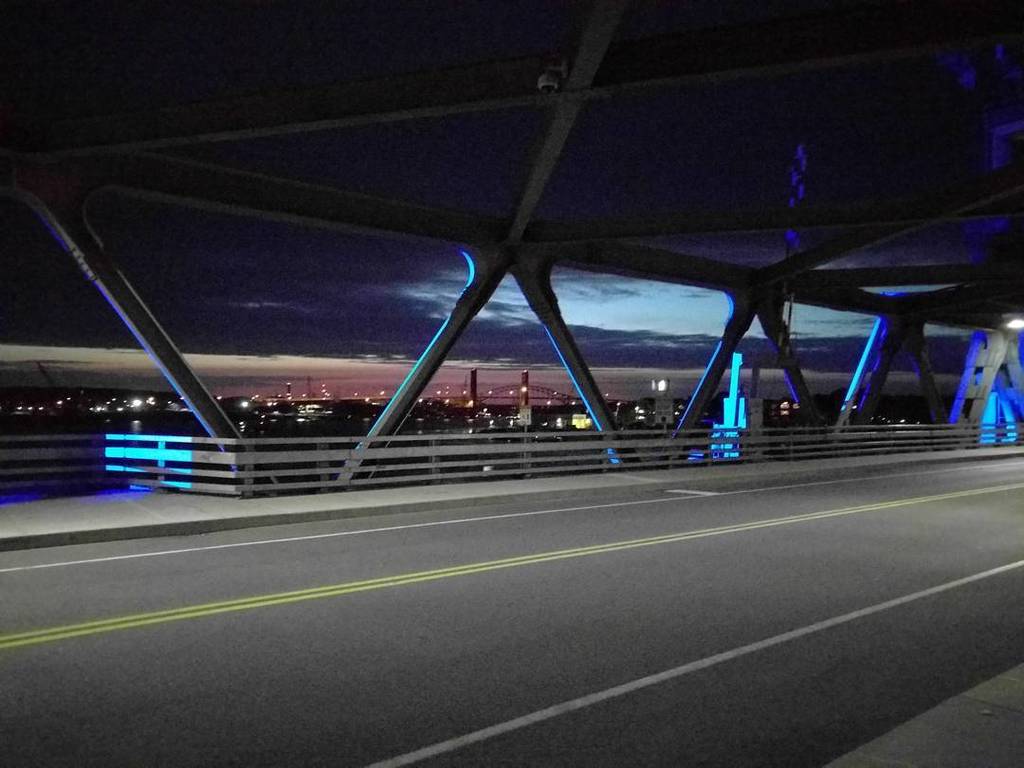 mikey_d_207's tweet photo. A great view from the bridge. #MEtoNH #207to603 #sunset #piscataqua #piscatiquabridge #piscataquariver #bridge #Por… https://t.co/0u06h8lotR