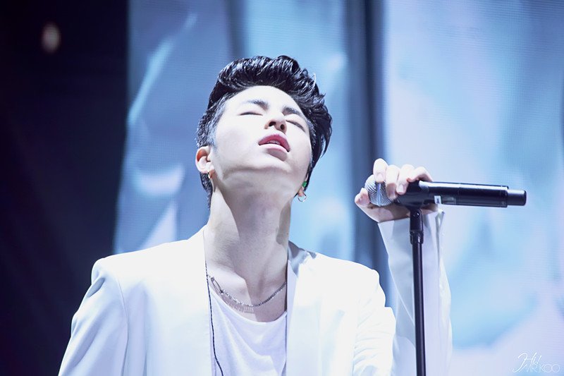 Hi_MrKOO's tweet photo. 20160521 iKONCERT2016"SHOWTIME TOUR"in NANJING
#iKON #아이콘 #구준회
네가 천사면 난 너의 따라가는 사람이 될꺼야♥♥
https://t.co/AMTEM12fHt https://t.co/c5mMErA5B6