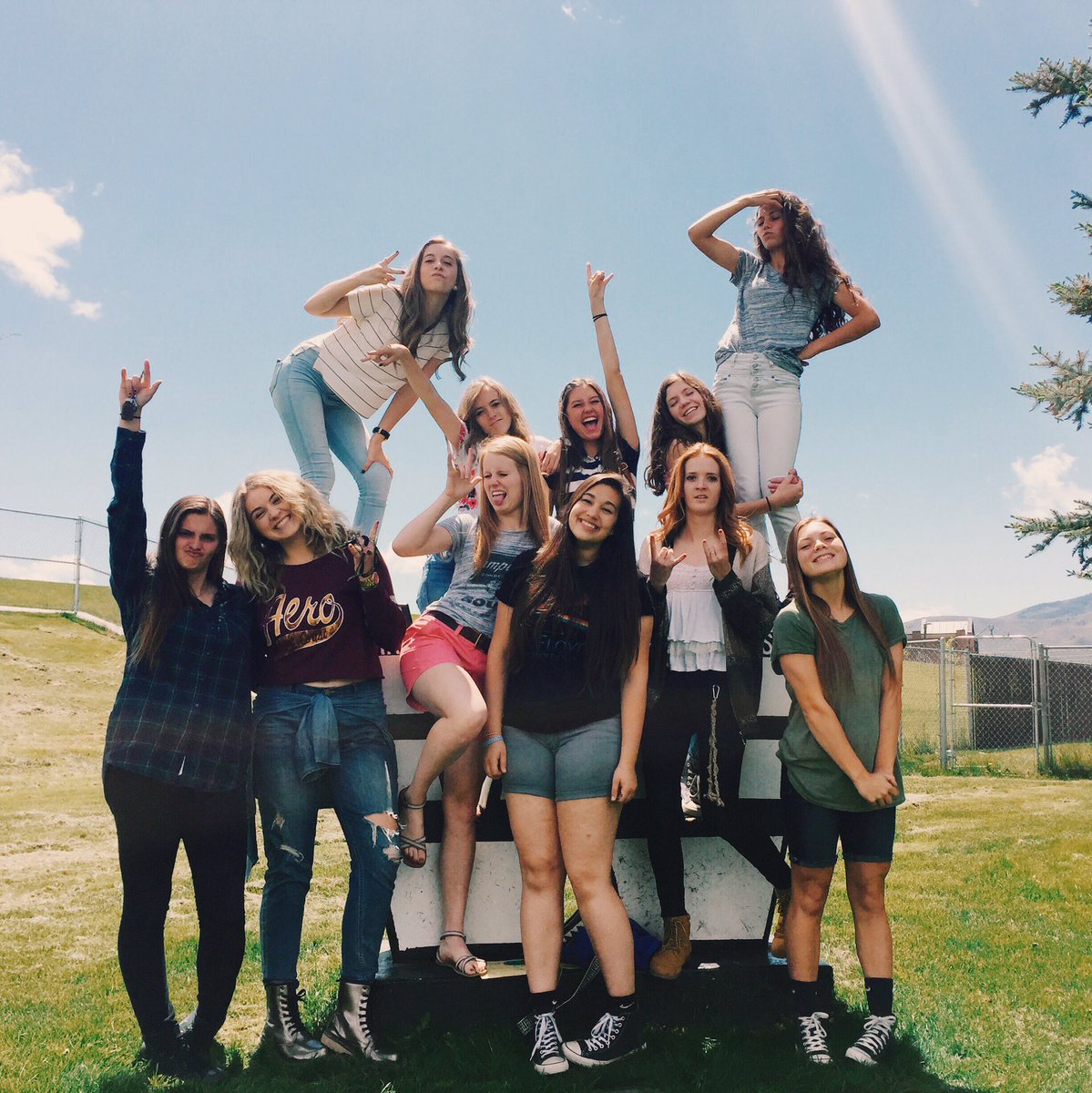 _oliviasnow's tweet photo. Long live all the memories we made :') ha ha https://t.co/PJ8SQ4E275