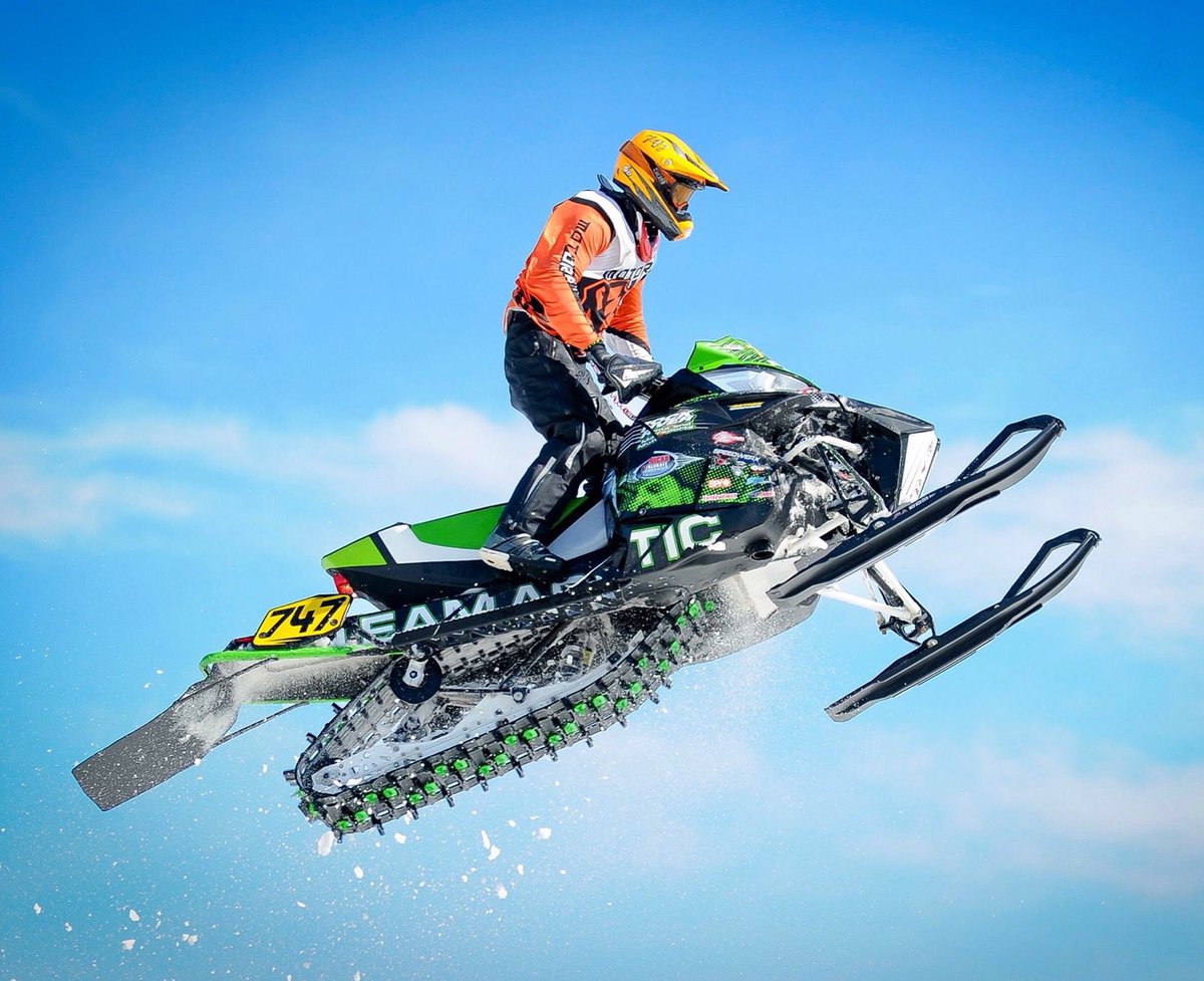 CWallemPhoto's tweet photo. The one who dares to fall, is the one who learns to fly #MotivationMonday @arcticcat_snow @Isocracing @6DHelmets https://t.co/uvmOLsfsBW