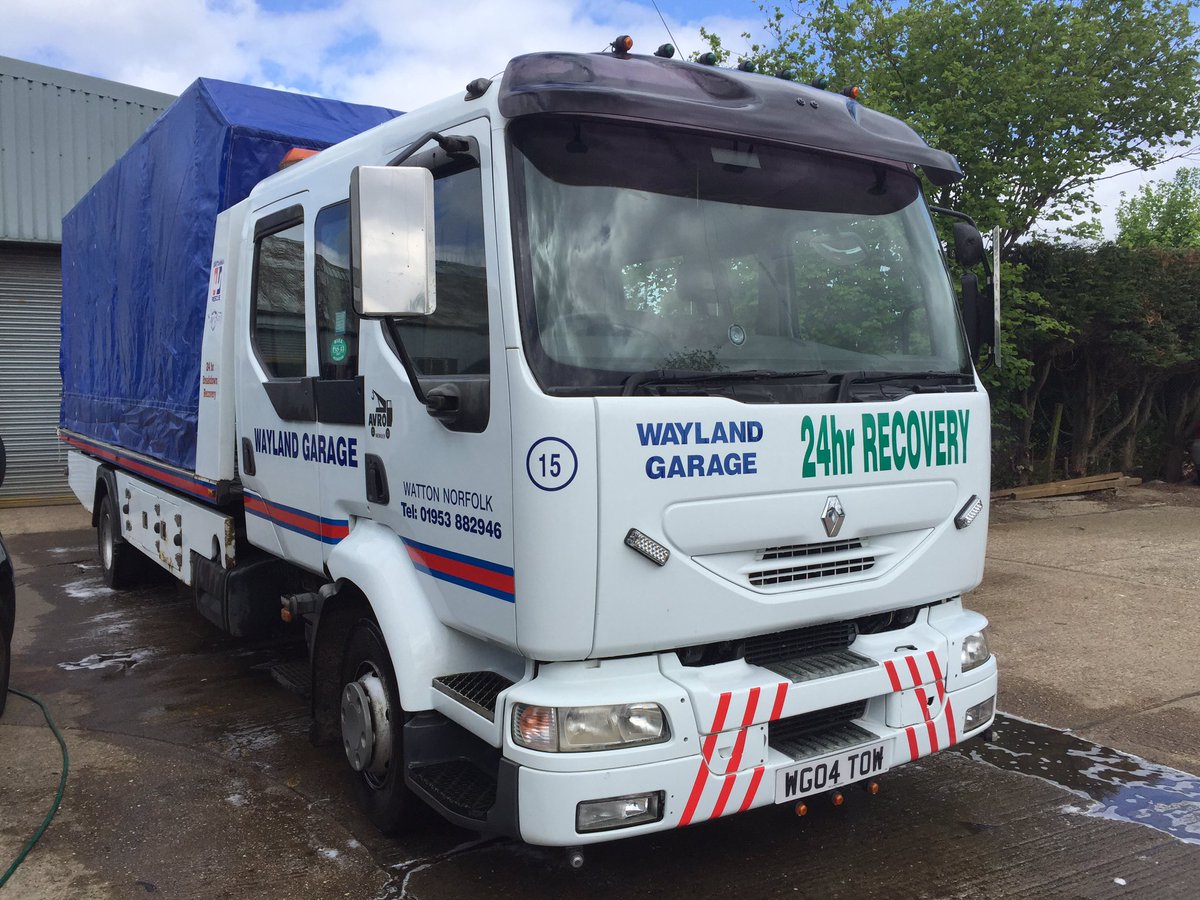 waylandleigh's tweet photo. For sale Renault midlum 12ton220dci 2004 with removable cover £12,500+vat https://t.co/0fEoTXvyGC