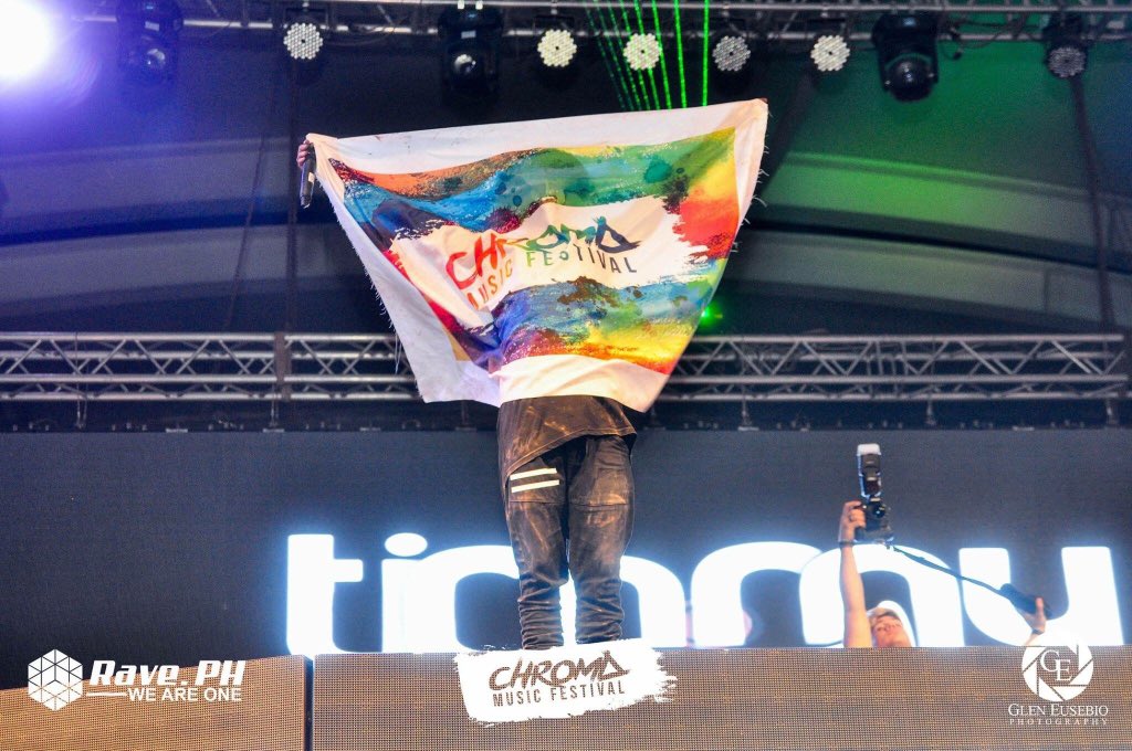 chromamusicfest's tweet photo. Who's behind the Chroma banner?
#Chroma2016
#ChromaMusicFestival https://t.co/bTc3O2LhEi