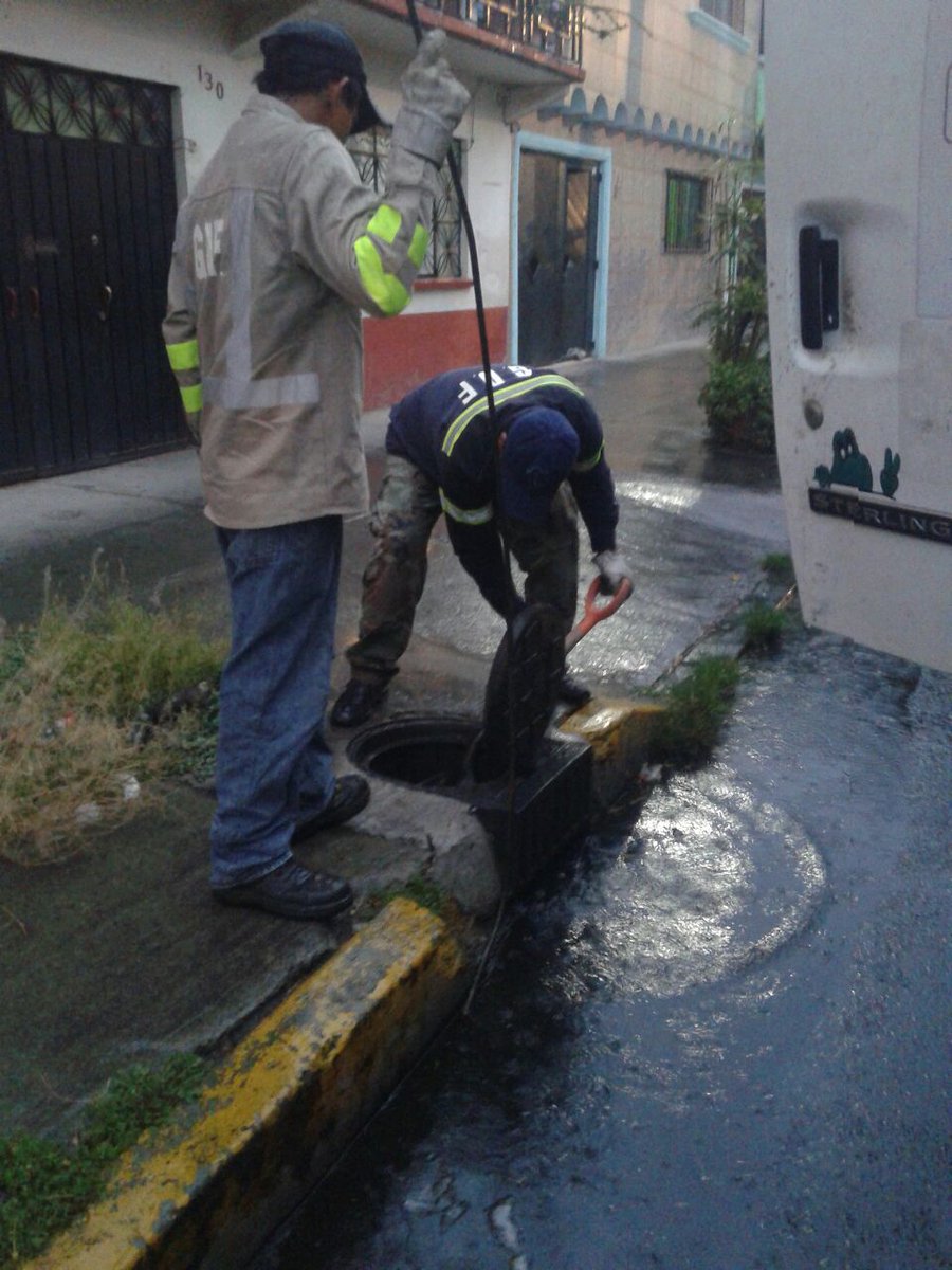 rodolfoelrey86's tweet photo. Gracias por el desasolve en la col. Aquiles Serdan #PRD_CDMX  y nuestro delegado #IsrraelMoreno  vamos adelante. https://t.co/s4AOF4pzJJ
