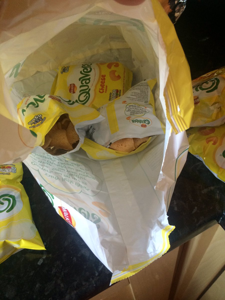 JoPartington1's tweet photo. @walkers_crisps 6 in a multipack?More like 4 when u open the bag &amp; 2 r burst open &amp; soft😳Got some unhappy kids here😁 https://t.co/c5JOaoRlxN