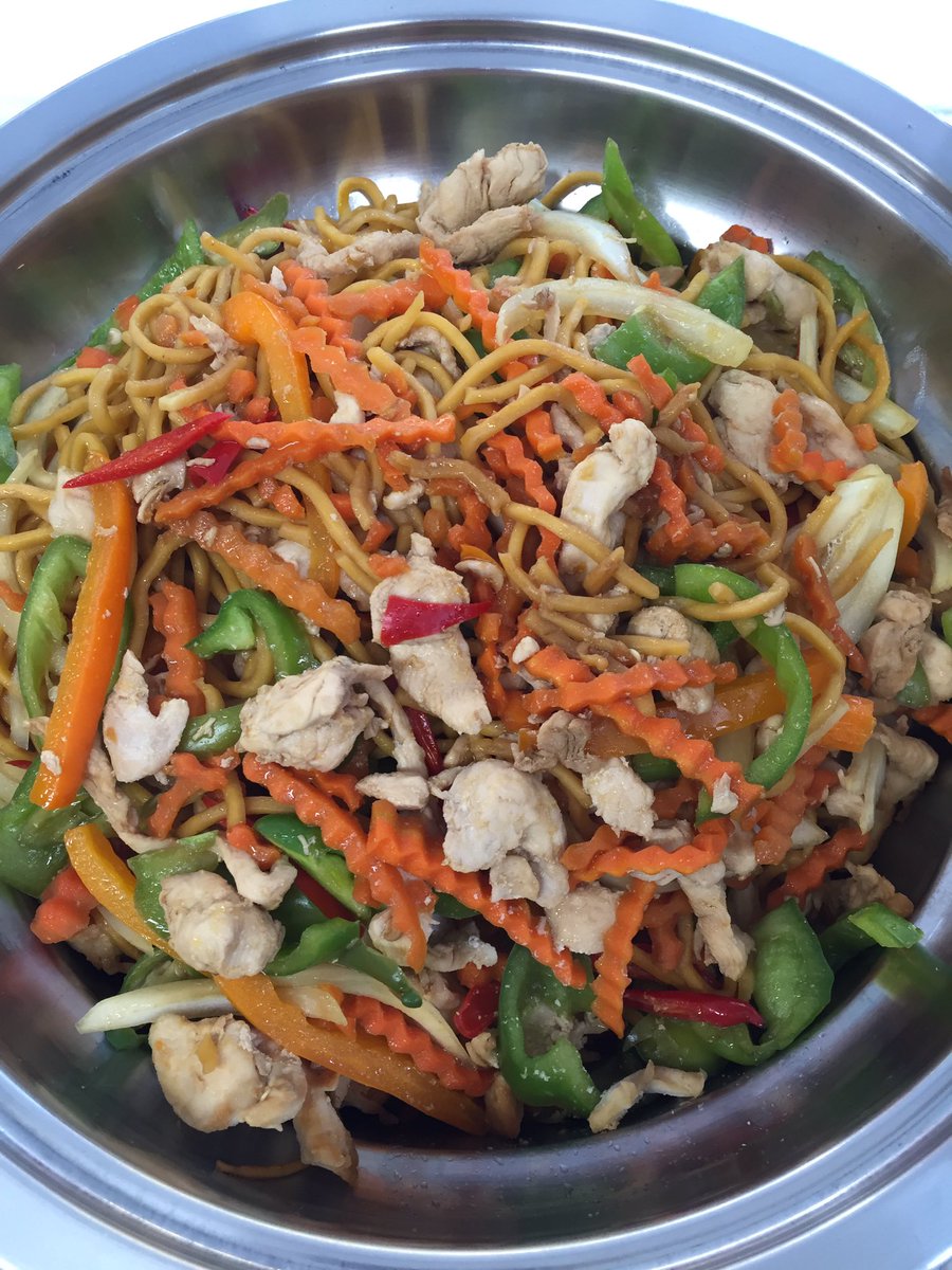 kokosthai's tweet photo. Today we have spicy stir fried egg noodles with chicken. Yummy https://t.co/48Rcn0CSCE