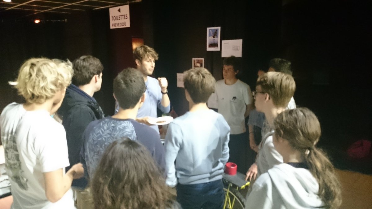 DRAEAC_Bretagne's tweet photo. @GoldofBengal Premier #lowtechday à Concarneau.  150 élèves partagent, coopèrent..  Quel succès ! https://t.co/GHMHWPmxWf