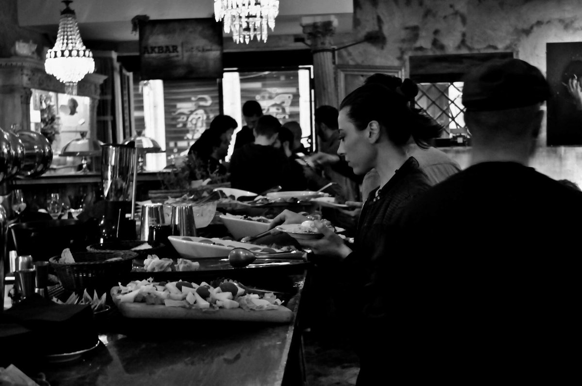 akbarweb's tweet image. SIAMO DI NUOVO APERTI e presto anche la CUCINA con tante novità.
Per prenotazioni: +39 065800681
Vi aspettiamo🛎🍴🎉