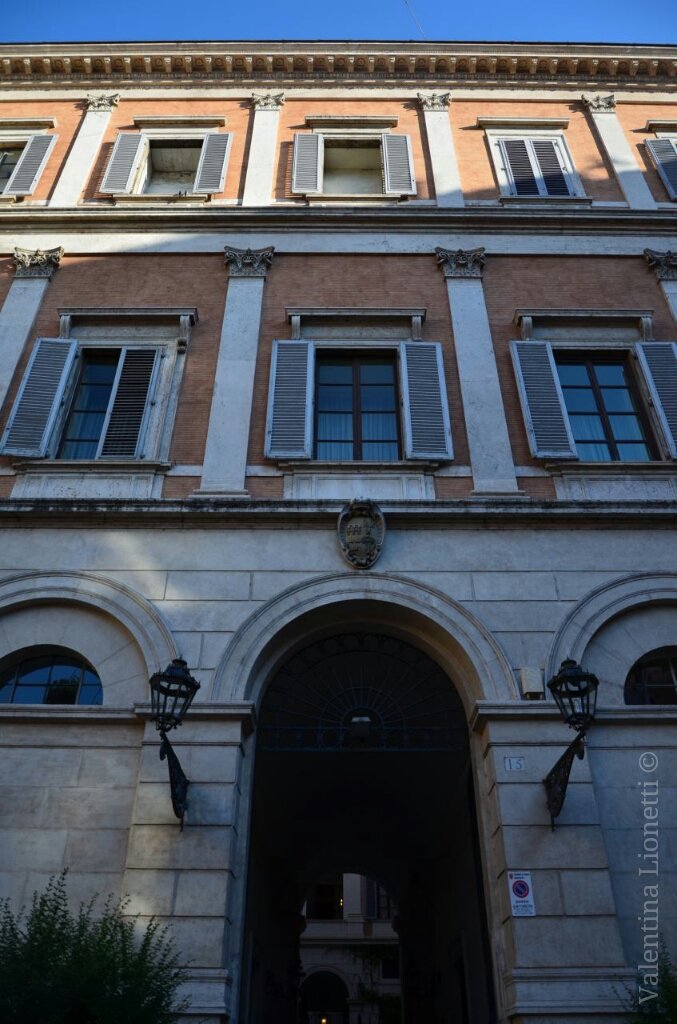va_lion_'s tweet photo. #DiscoverRome con #PalazzoGrazioli #Roma #CortiliAperti #ADSI #OpenCourtyards @ADSILAZIO @FotoDiRoma @discoveroma https://t.co/zMW0OzlRbQ