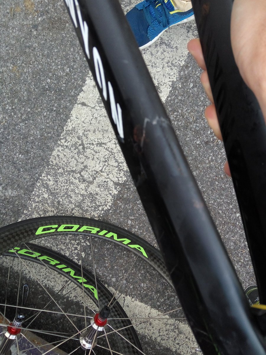 Voici le fourche de <a href="/matconverset/">Converset matthieu</a> après sa chute d'hier. Il a terminé l'étape avec. #AnPostRas 1/2