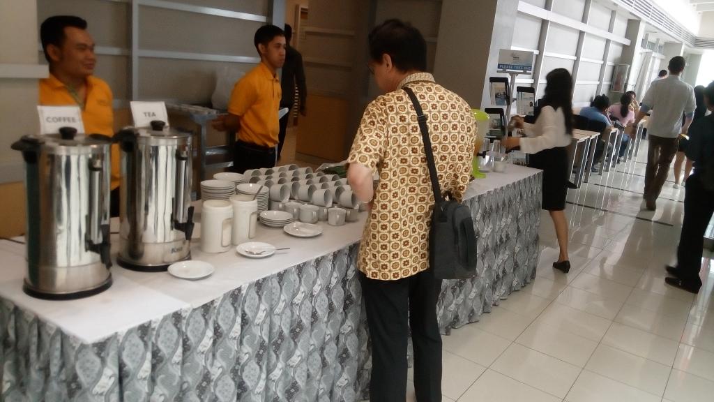 bbs_binus's tweet image. (6) Before the session start, participants please grab some coffee or tea #BBSevent
