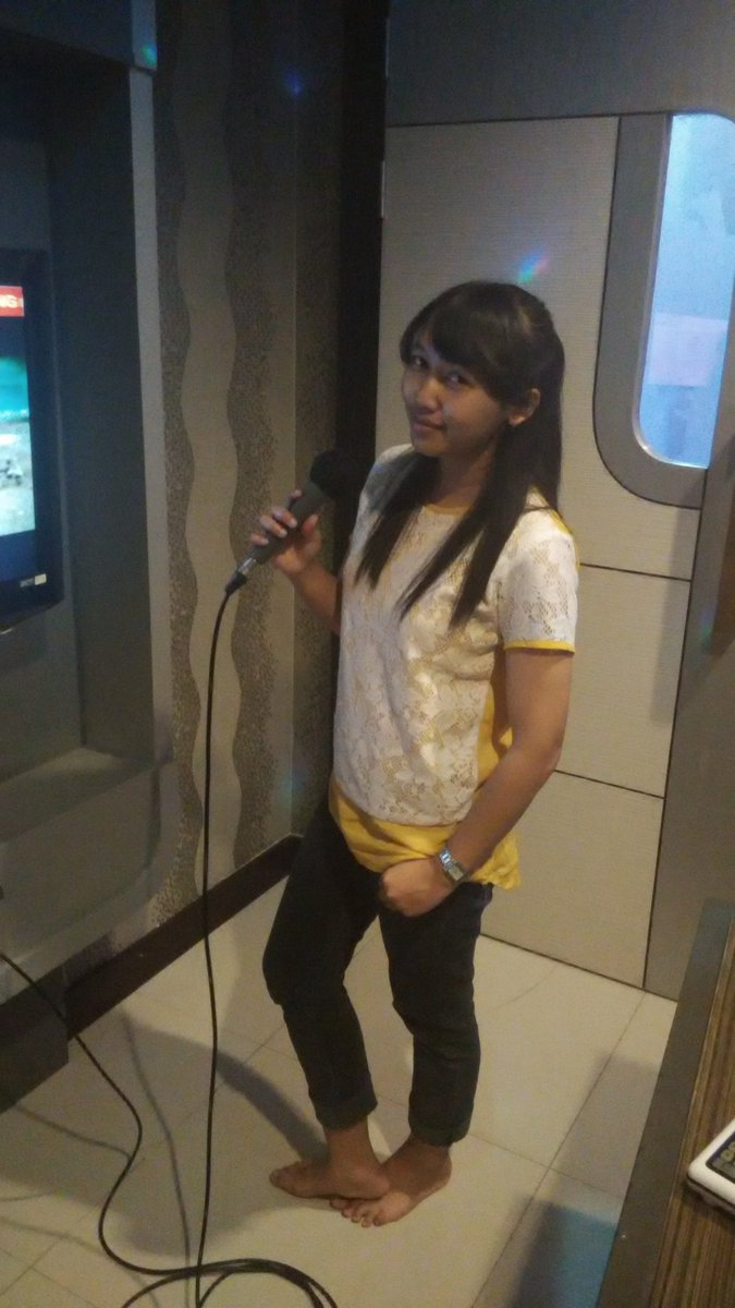 JuliannaChiu's tweet photo. Bunda @daratista_inul .. semalam Anna Karaokean Loh.. di InulViztaJambi.. https://t.co/V1Dzuz5vRQ