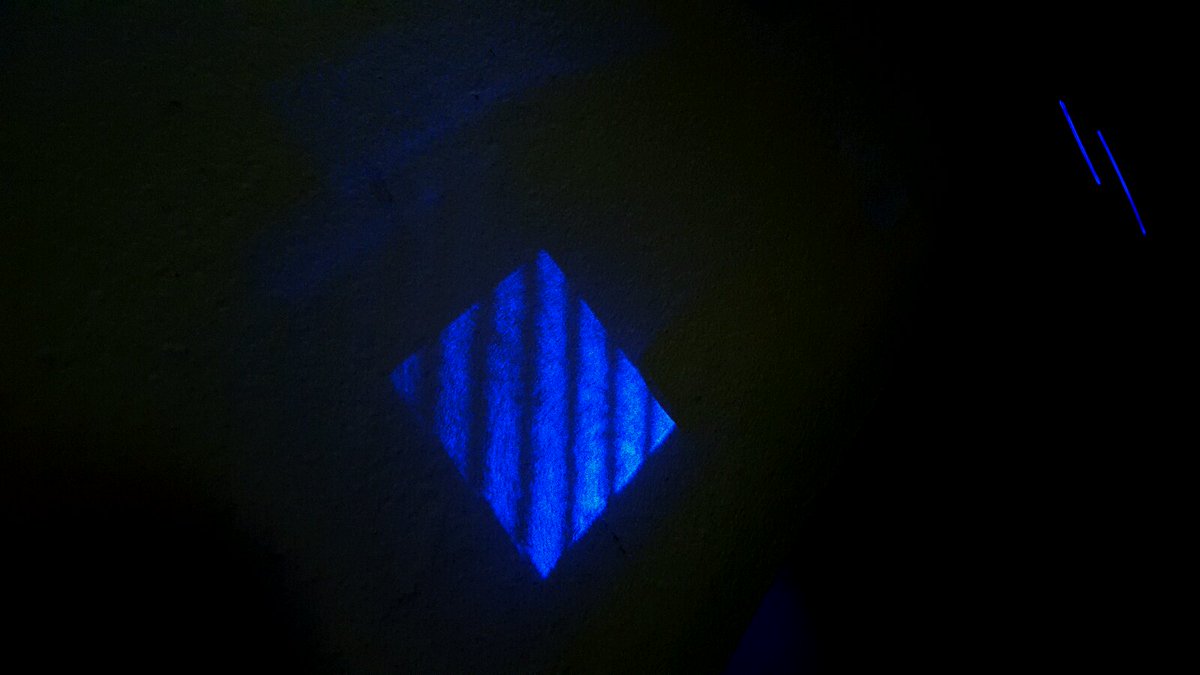 GabNguyenSci's tweet photo. @STEMpunk3 @leigh_nich amazingly, see attached diffraction pattern! #pintAU16 https://t.co/UcOmWECVLG
