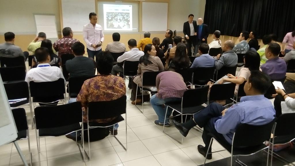 bbs_binus's tweet image. (7) Some participants already in the room and wait the session to begin #BBSevent