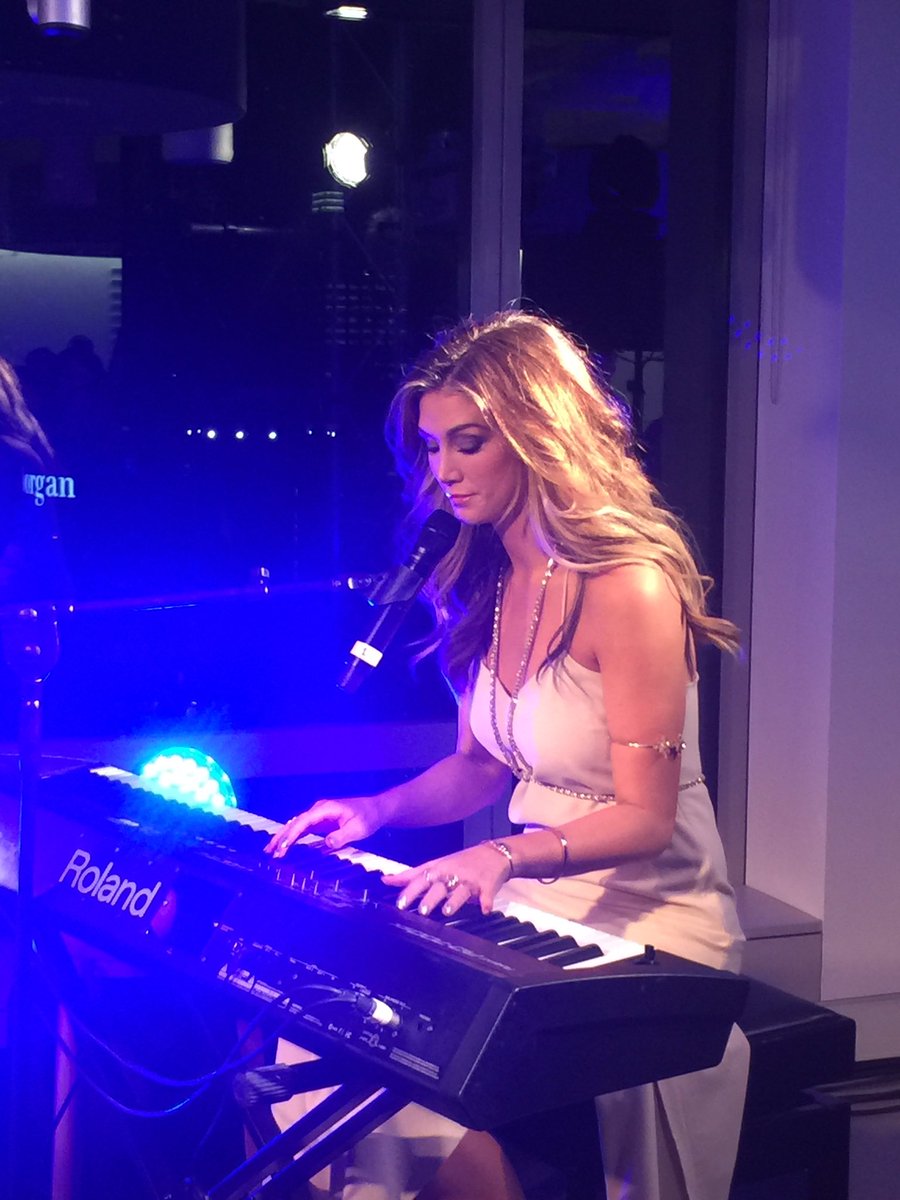 jen_stratton's tweet photo. @DeltaGoodrem its been 2 weeks since this awesome night we need 2 do things like this more often #partywithdelta 😜❤️ https://t.co/LizvCFYegf