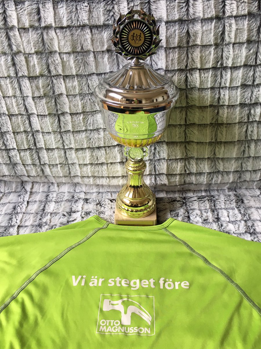 Ottobygg's tweet photo. Bra jobbat alla som sprang Göteborgsvarvet, speciellt Göran Ståhl som sprang på under 2 h i en ovanligt snygg tröja. https://t.co/FUbnyfvlS4