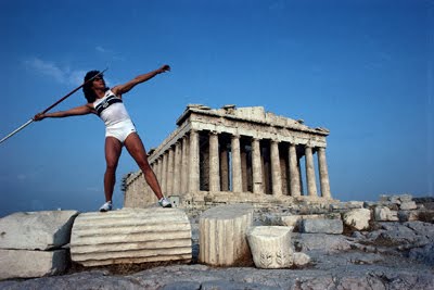 Ppapado's tweet photo. Φίλοι του ΣΥΡΙΖΑ, η Σακοράφα όχι μόνο δεν έδωσε ευρώ στο κόμμα, αλλά πατούσε με τις παπουτσάρες της και τα μάρμαρα https://t.co/bOx3APW5jC