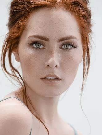 Ahmed Arif :
"...G i d e n gitmiş,
hüznü ayaklandırmak boşuna.."