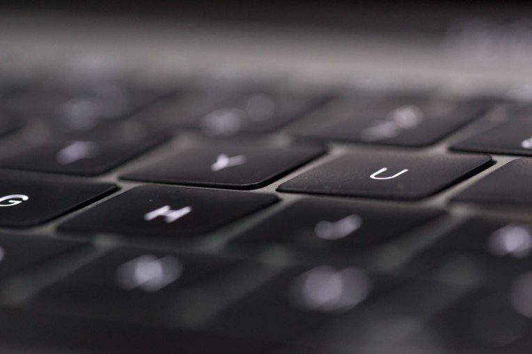 abovebtc's tweet photo. The new MacBook Pro could feature a Touch ID sensor and an OLED mini screen https://t.co/aH70qmBlMk by romaindillet https://t.co/16qAQ6ILXO