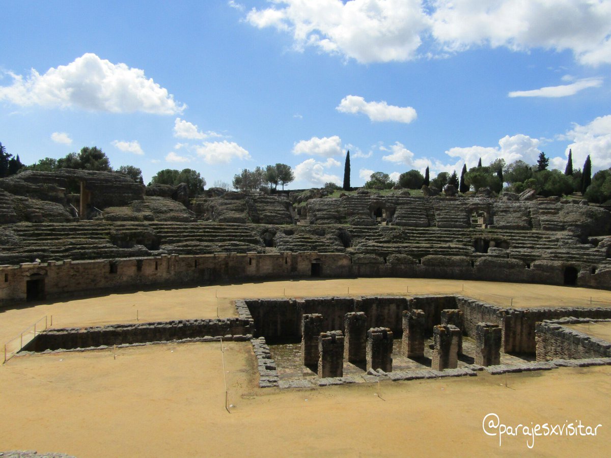 parajesxvisitar's tweet photo. Itálica y su anfiteatro, uno de los más grandes del mundo romano.
#Santiponce #Sevilla https://t.co/BNZvskTPq0 https://t.co/FpsmG39lrf