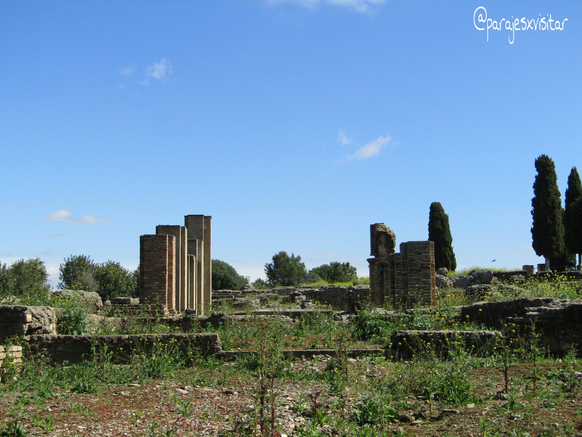 parajesxvisitar's tweet photo. Itálica y su anfiteatro, uno de los más grandes del mundo romano.
#Santiponce #Sevilla https://t.co/BNZvskTPq0 https://t.co/FpsmG39lrf