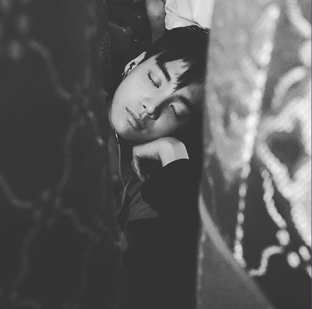jaewontrash's tweet photo. David kim posted this pic with the caption "same 💤 different 💩" baHAHAHHA https://t.co/FqWkQP1EGg