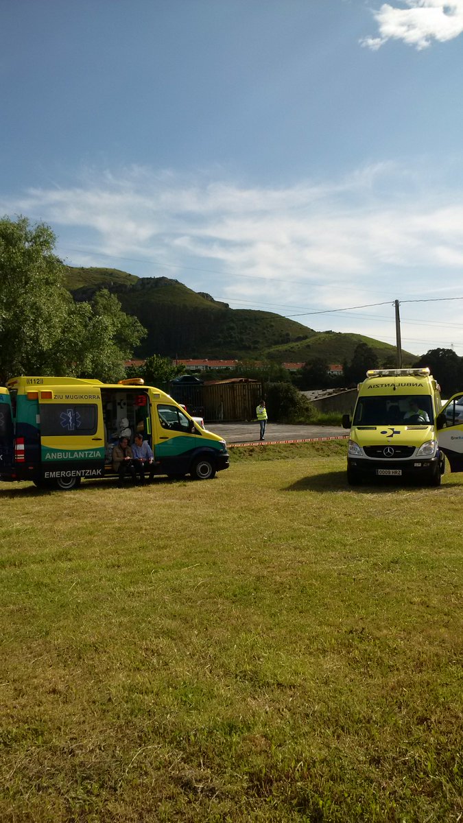 112_SOSDeiak's tweet photo. # Abanto-Ciervana servicios de emergencia en un ejercicio de convivencia con la ciudadanía https://t.co/C63I0XUYSp