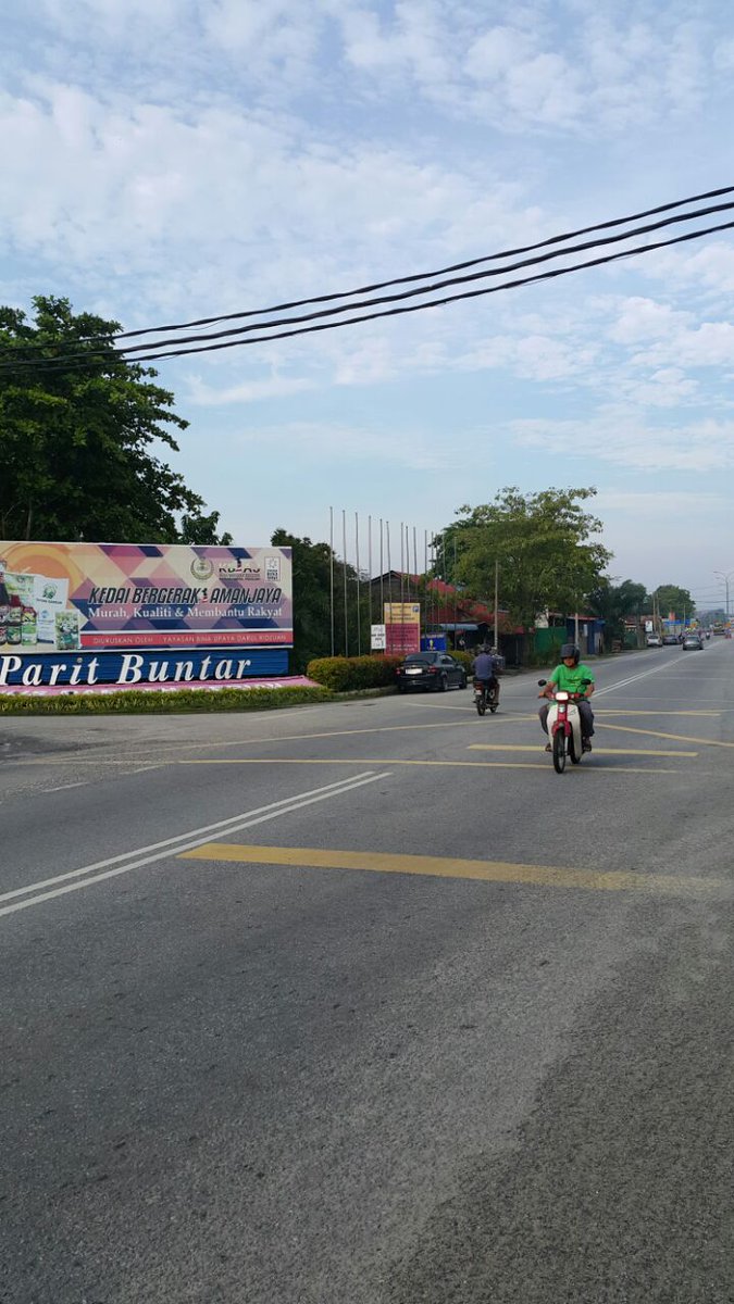 enviperak's tweet photo. #throwback E-Idaman membantu kerja mencuci jalan utama @Twt_ParitBuntar dan @BaganSerai @programPemukimanMBPerak https://t.co/lrEWEbnlKe