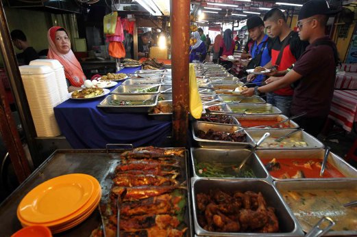 NST_Online's tweet photo. Malaysians waste 15,000 tonnes of food daily https://t.co/cFE6Wp3FZE https://t.co/tbNwg8wVnG