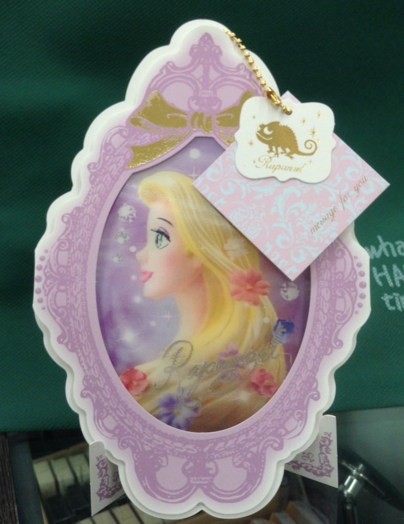 東急ハンズ新宿店 大人気ディズニープリンセスメッセージカードに新商品登場 3dの横顔が美しいカードは付属のイーゼルで飾ることができます ラプンツェル エルサ アリエル シンデレラの4種類 各1 000円 税 ７階カードコーナーです てく