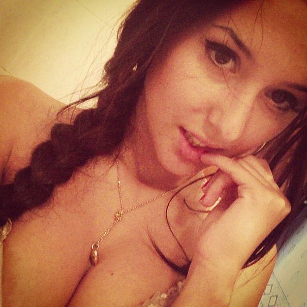 aeperri's tweet image. Come watch my show, I'm performing live on ⇨ bit.ly/1TIWoiJ