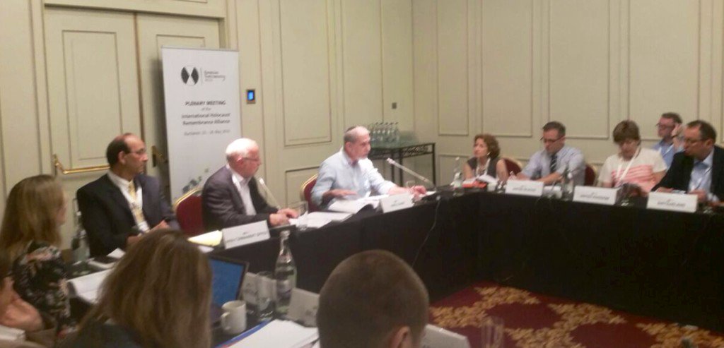 Haim Saadon of <a href="/yadbenzvi/">יד יצחק בן-צבי</a> &amp; David Silberklang of <a href="/yadvashem/">Yad Vashem</a> presenting to Academic Working Group #IHRAinBucharest