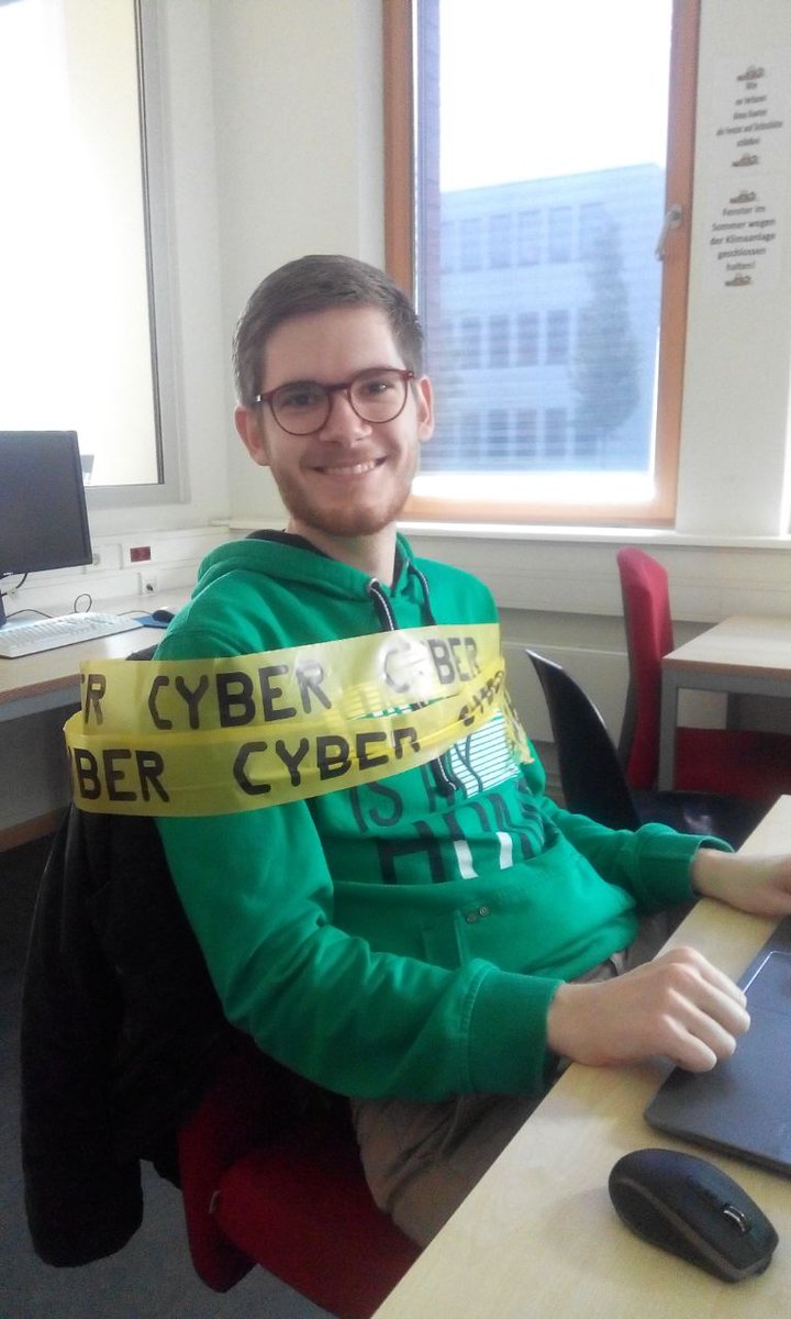 DerUser's tweet image. CYBER! CYBER! Der erste Cyber-Kriminelle wurde festgesetzt. youtu.be/3IOMgg_Guxs #CZILeaks #CYBER