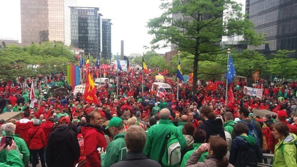 Allez les Belges! We have a similar austerity plan: in France #LoiTravail, in Belgium #LoiPeeters