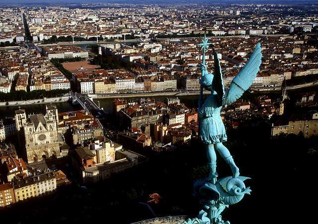 サッカーダイジェスト Euro16 開催地を巡る旅 第８回 リヨン とパルク オリンピック リヨン ２千年の歴史と光 美食で神々しく 欧州選手権 T Co Drtndfwir7 T Co Khq6xrtdh9 Twitter