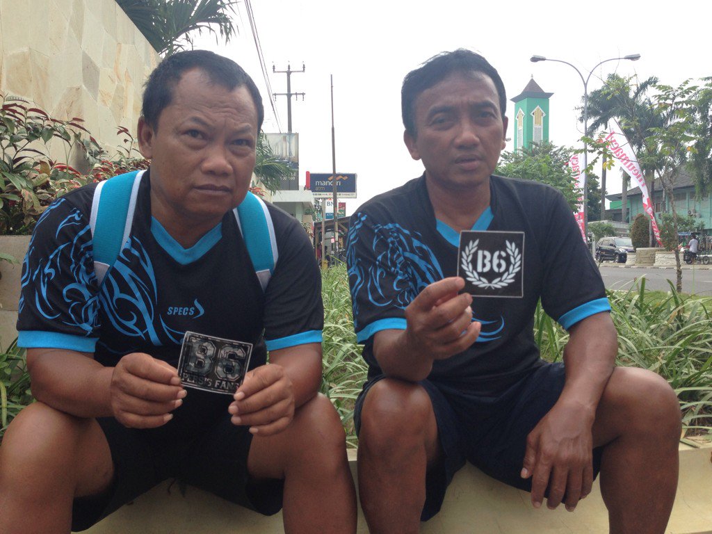 PersisFansB6's tweet photo. Hahaha RT @plendhonk: Bapak2 idaman teh celica. :))) @PersisFansB6 https://t.co/DVGVPTwoPg