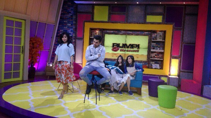 Bang <a href="/raynwijaya/">Rayn wijaya</a> lagi dikepoin soal hubungan nya dengan Ochi 😆👍